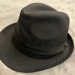 黒の帽子