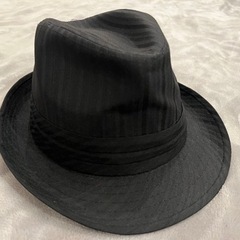 黒の帽子の画像