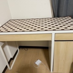 デスクと椅子　無料の画像