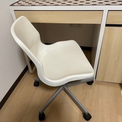 デスクと椅子　無料