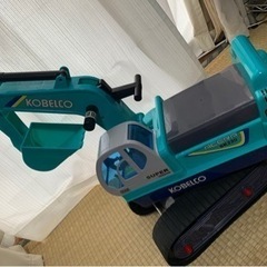 乗って遊べるショベルカーの画像