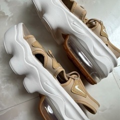 新品 NIKE AIR MAX KOKO ベージュ 24cmの画像
