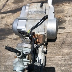 ホンダ　スーパーカブ50のエンジン、キャブセットの画像