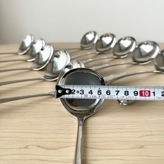 ステンレス　スープを取り分けるスプーンです　6本セットの画像
