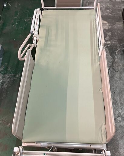 [PARAMOUNT BED ] パラマウントベッド　自動　介護用　キャスター付き　★マットレス付き★　【中古品】　B-3