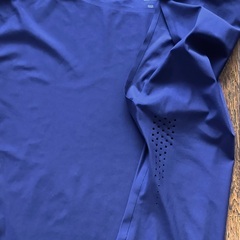 【美品】ユニクロ　UNIQLO　レディース　トップス　Lサイズ　ノースリーブ　半袖　紺色　DRY ドライ　スポーツ　ヨガ　ジョギング の画像