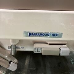 [PARAMOUNT BED ] パラマウントベッド　手動昇降　介護用　キャスター付き　★マットレス付き★　【中古品】　B-4の画像
