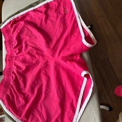NIKE ショートパンツ　ピンク