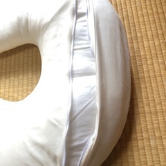 授乳用クッション　カバーとクッション本体の画像