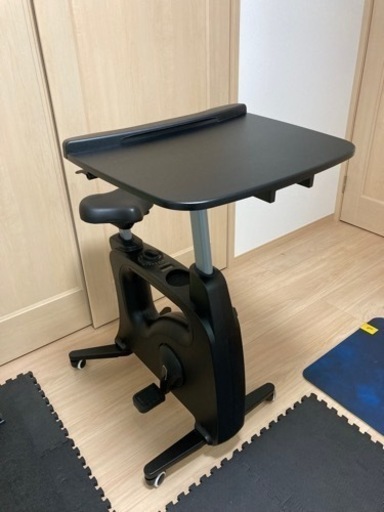 テーブル付きエアロバイク