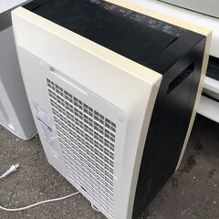 2020年　色焼シャープ 除湿機 兼 加湿空気清浄機 除湿 9L / プラズマクラスター 7000 スタンダード 18畳 / 空気清浄 32畳 ホワイト KC-HD70-Wの画像