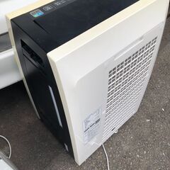 2020年　色焼シャープ 除湿機 兼 加湿空気清浄機 除湿 9L / プラズマクラスター 7000 スタンダード 18畳 / 空気清浄 32畳 ホワイト KC-HD70-Wの画像