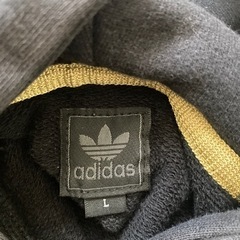 adidasオリジナルスパーカーの画像