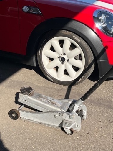 車のパーツ タイヤ、ホイール