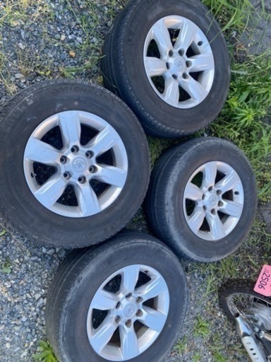 車のパーツ タイヤ、ホイール