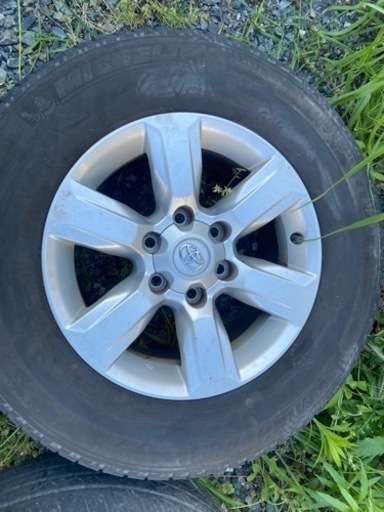 車のパーツ タイヤ、ホイール