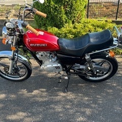 スズキ　GN125H カスタム　赤　弾丸マフラー　旧車スタイル　吸い込み　 の画像