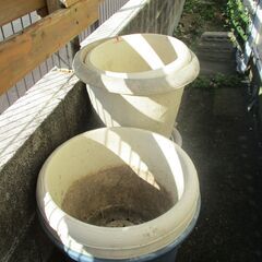 【中古プラスチック】丸中植木鉢~丸大植木鉢10個口・四角中植木鉢3個口無料・引き取りの方のみの画像