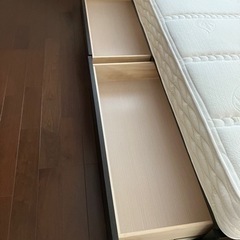 「決定」収納、コンセントつきセミダブルベットフレーム＋マットレスの画像