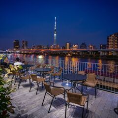 ＼カフェ&バーの社員募集／