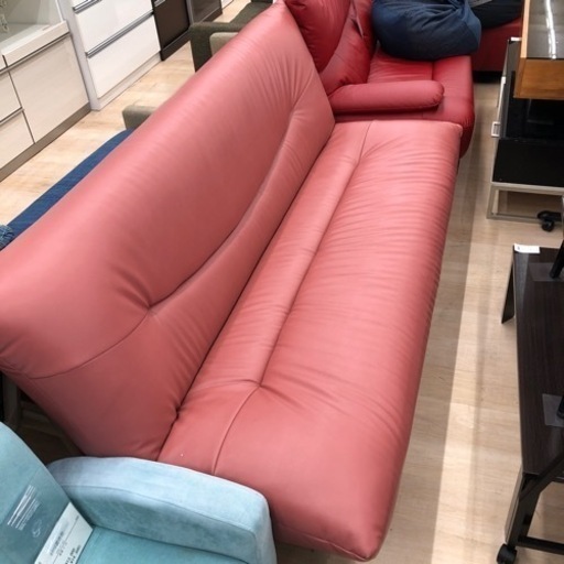 目を引くソファーのご紹介