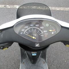 中古原付バイク ホンダタクト（白）保険2年付 新品ヘルメット ２個 カゴ付の画像