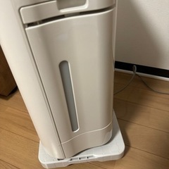 シャープ　加湿空気清浄機 KC-E50-W（ホワイト系）の画像