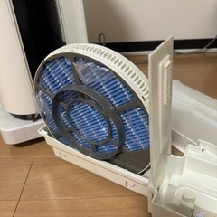 シャープ　加湿空気清浄機 KC-E50-W（ホワイト系）の画像