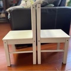 IKEAキッズ木製チェア2脚セットの画像
