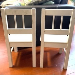 IKEAキッズ木製チェア2脚セットの画像