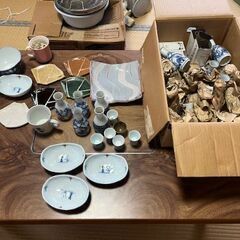 写真に写っているものです。徳利、おちょこ　小皿など