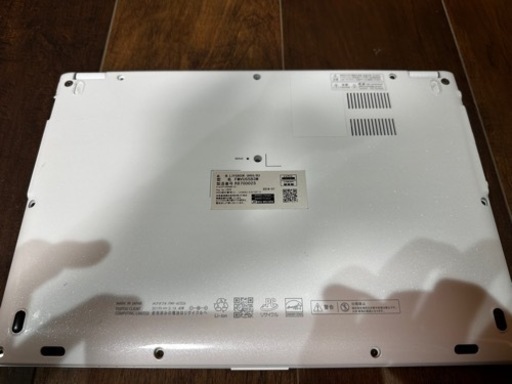富士通　スリム　軽ノートパソコン　Windows11
