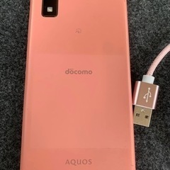 AQUOSスマホとスマホケースの画像