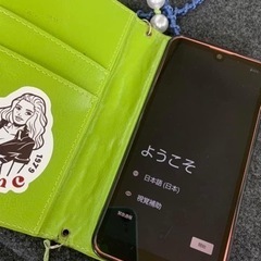 AQUOSスマホとスマホケースの画像
