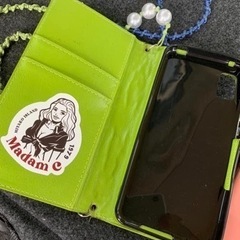 AQUOSスマホとスマホケースの画像