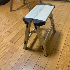 引き取り先決まりました　脚立　小