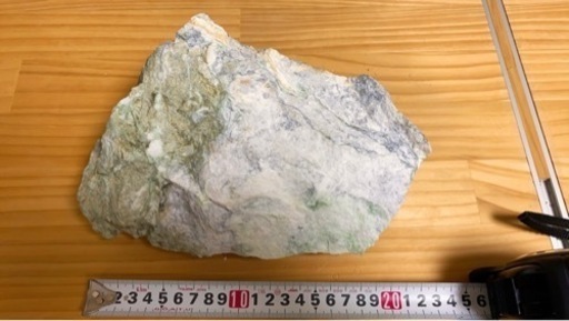 糸魚川産　翡翠（ヒスイ）原石