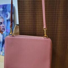 ピンク　ショルダーバッグ　charles and keith　お財布バッグの画像