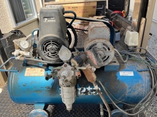 エアコンプレッサー　アネスト岩田　大型