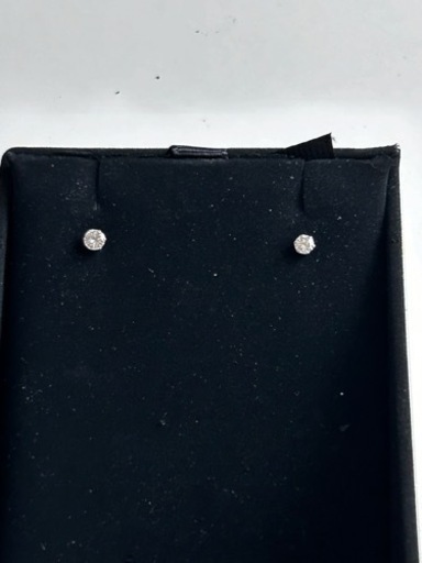 ダイヤモンドピアス　ピアス　プラチナ　0.304CT Gカラー