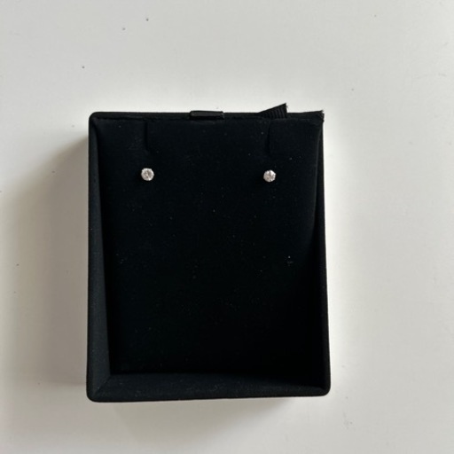 ダイヤモンドピアス　ピアス　プラチナ　0.304CT Gカラー