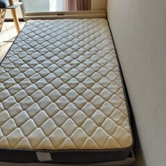 5月までの急募!!フレームのみ可セミダブルベッド