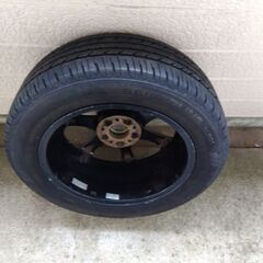 車タイヤの画像