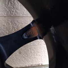 車タイヤの画像