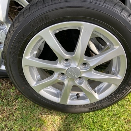 車のパーツ タイヤ、ホイール