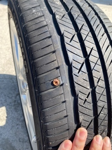 車のパーツ タイヤ、ホイール