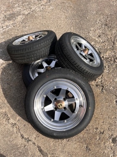 車のパーツ タイヤ、ホイール