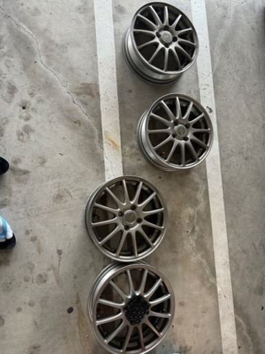車のパーツ タイヤ、ホイール