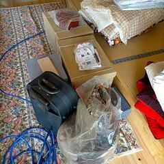 布団、人形、服、なと、いろいろの画像