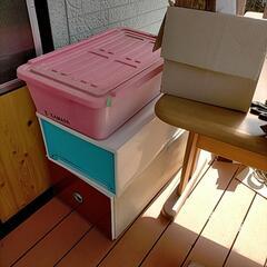 収納ケース、電灯の画像